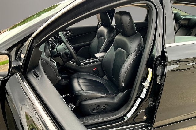 2016 Chrysler 200 C