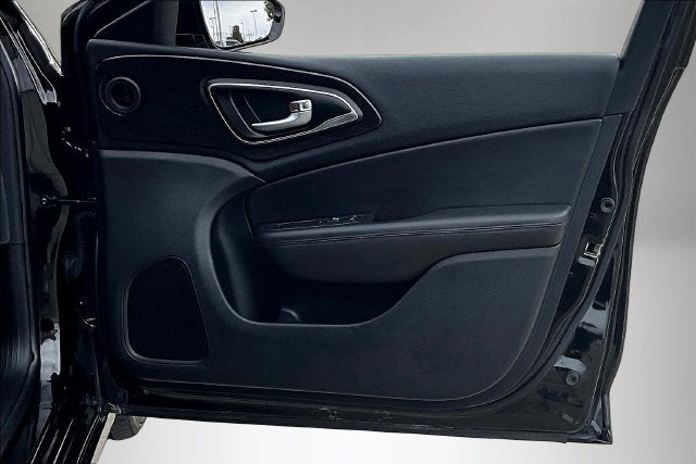 2016 Chrysler 200 C