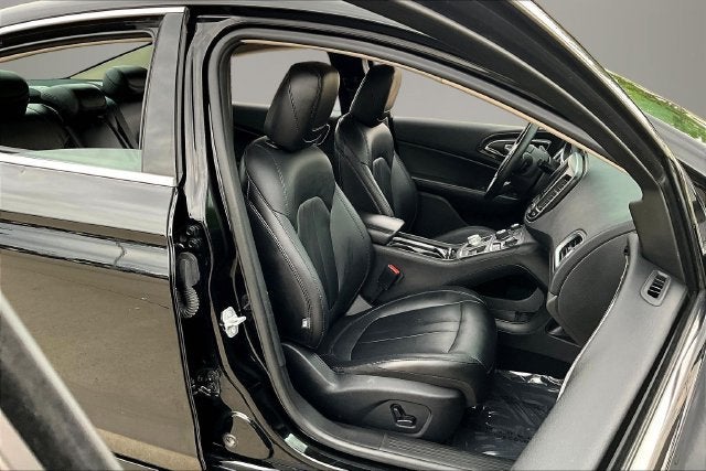 2016 Chrysler 200 C