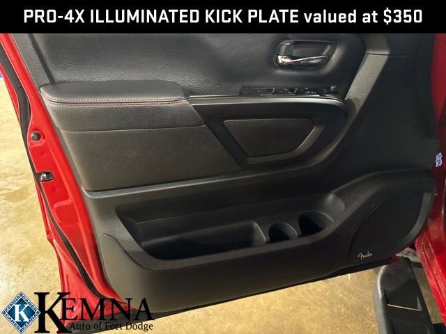 2024 Nissan TITAN Crew Cab PRO-4X 4x4