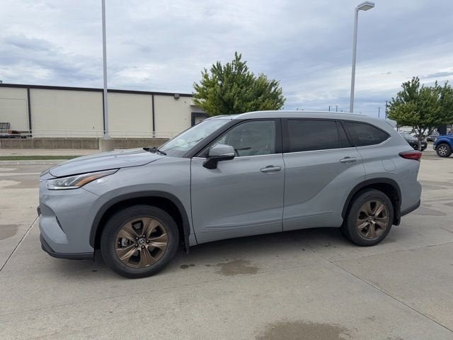 2022 Toyota Highlander Hybrid XLE Bronze Edition