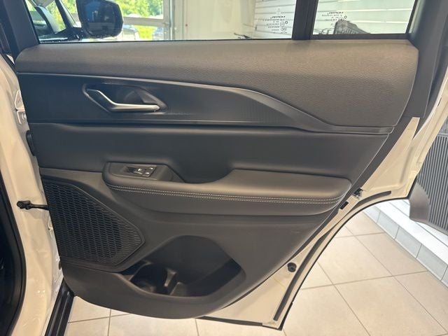 2025 Jeep Grand Cherokee GRAND CHEROKEE LAREDO 4X4