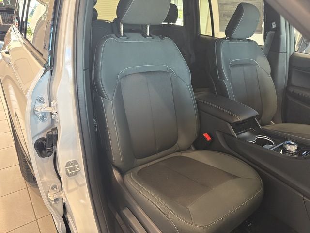 2025 Jeep Grand Cherokee GRAND CHEROKEE LAREDO 4X4