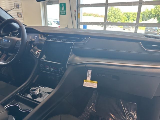 2025 Jeep Grand Cherokee GRAND CHEROKEE LAREDO 4X4