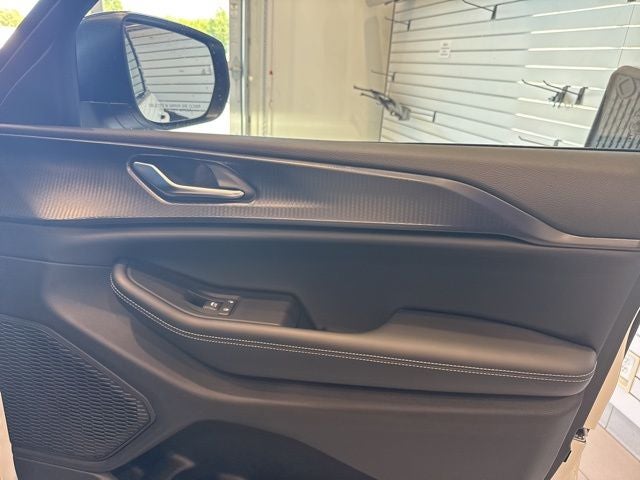 2025 Jeep Grand Cherokee GRAND CHEROKEE LAREDO 4X4