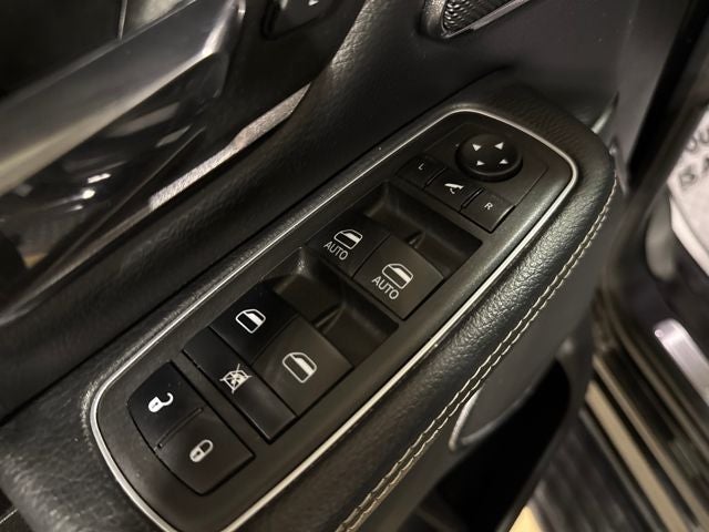 2022 RAM 1500 Laramie Crew Cab 4x4 5'7' Box