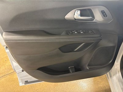 2026 Chrysler Pacifica PACIFICA SELECT AWD