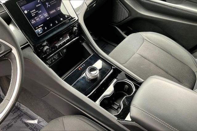 2023 Jeep Grand Cherokee Laredo 4x4