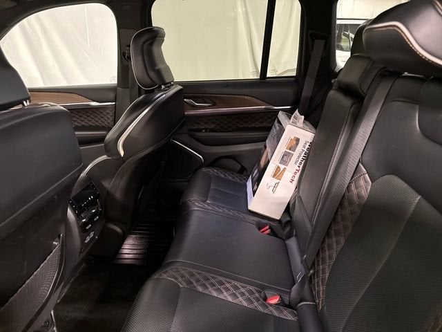 2022 Jeep Grand Cherokee Summit